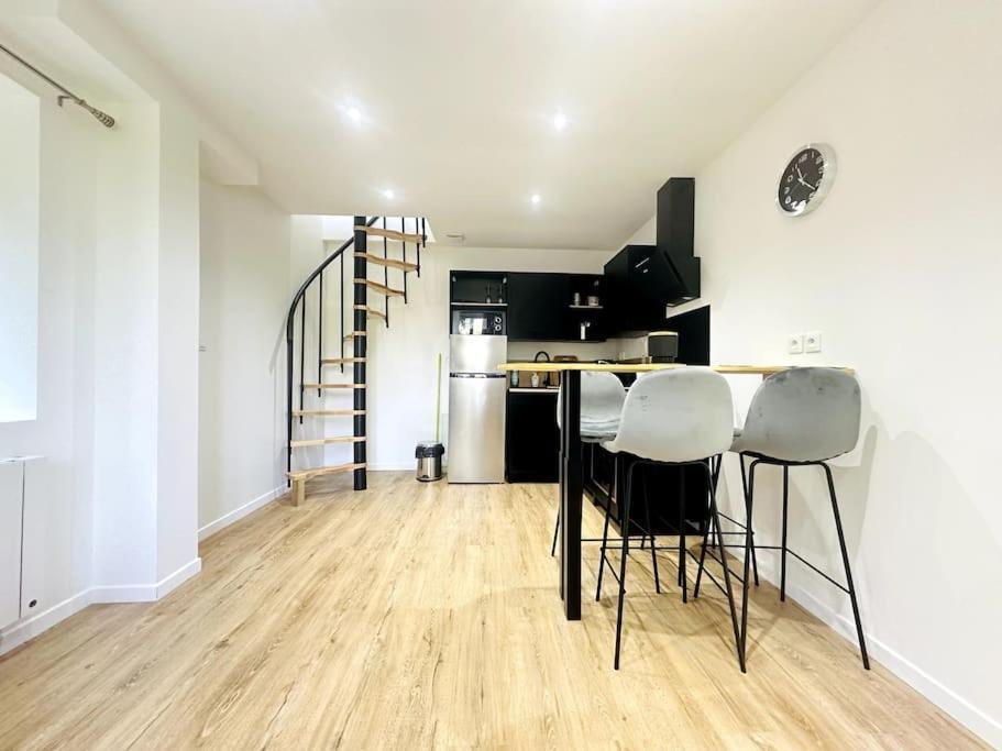 Jungle Appartement Avec Terrasse Laon Exterior photo